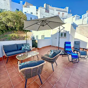 casa-con-terraza-y-patio-privado-en-salobrea.es-andalucia.com/
